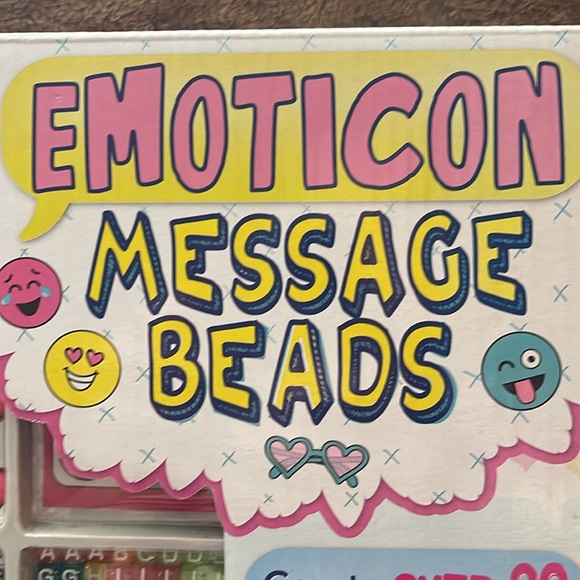 Just My Style Emoticon Message Beads Kit. Create over 20 pieces of jewerly. - Picture 7 of 11